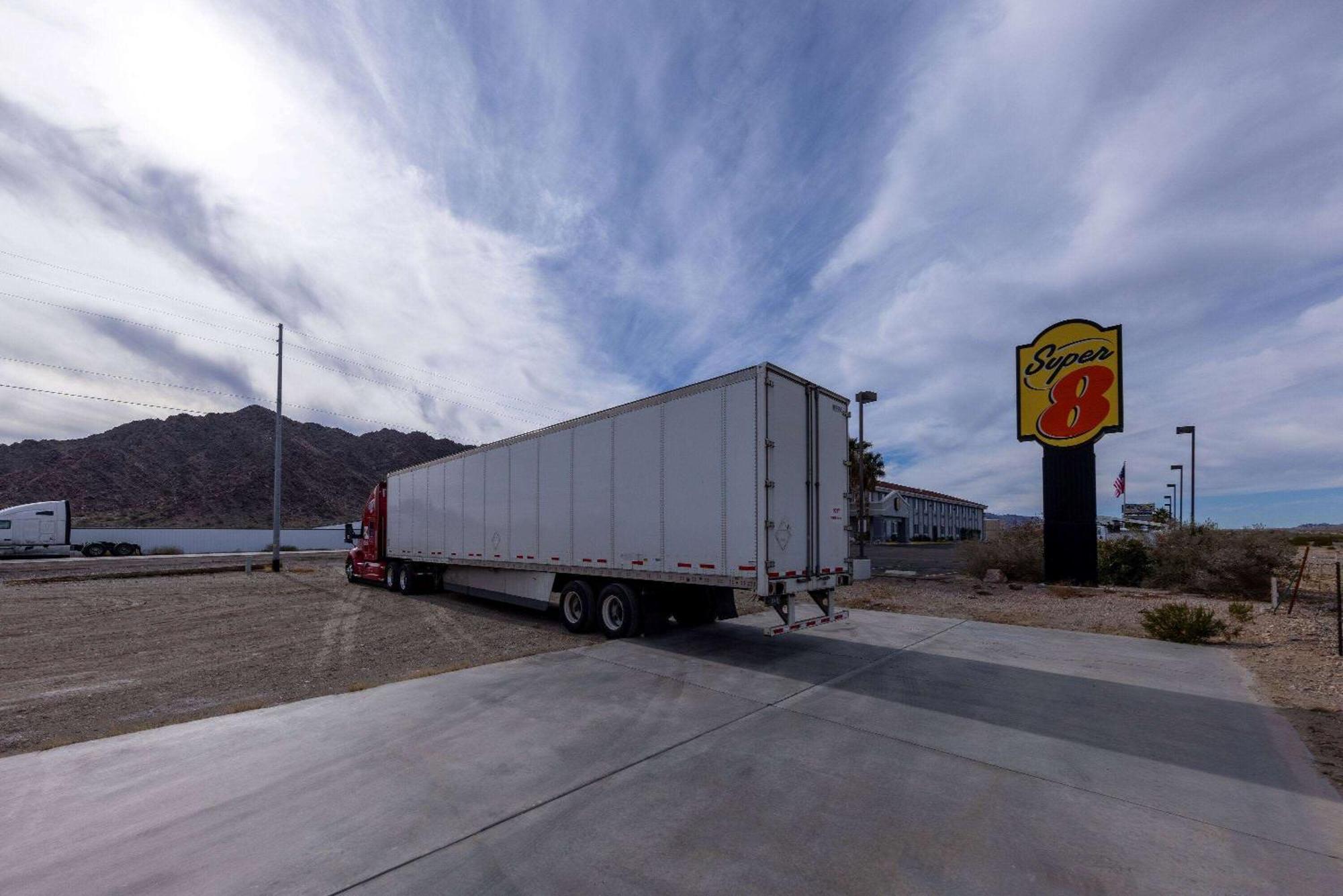 Super 8 By Wyndham Quartzsite Az Hotel Екстериор снимка